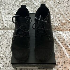 Eddie Bauer dark gray chukka boot